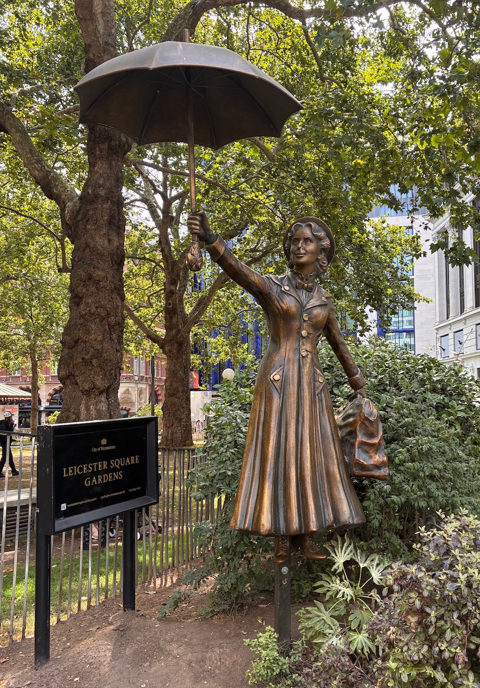 Artist's rendering of the Kes replica sculpture in Leicester Square Gardens